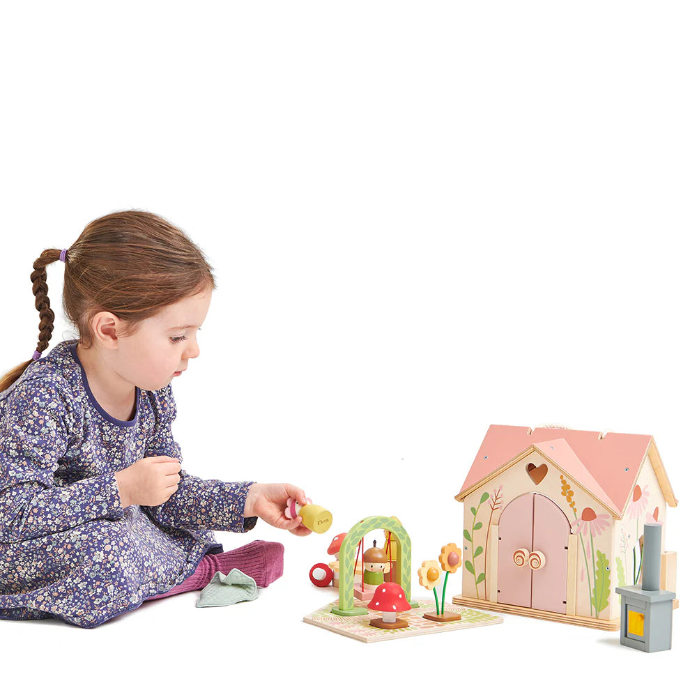 Rosewood Cottage with Peg Dolls and Accessories